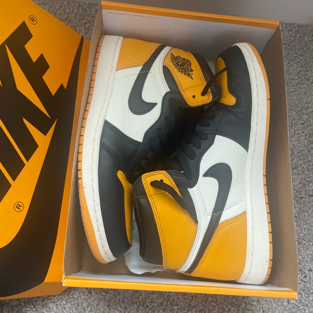 Air Jordan 1 retro high.